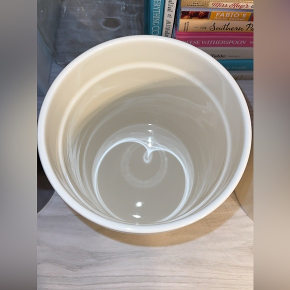 Rae Dunn VHTF Ceramic Toss Waste Basket/Can/Container/Bin Trash Can ‘TOSS’ - Picture 5 of 14